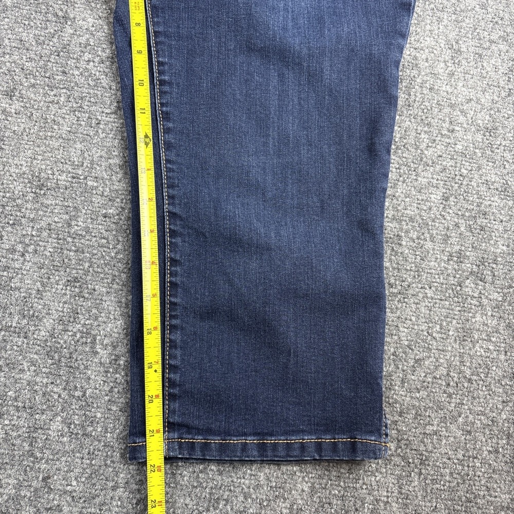 St. John's Bay Women's Plus Size 16W Denim Capri Pants Medium Wash Stretch - Picture 2 of 7